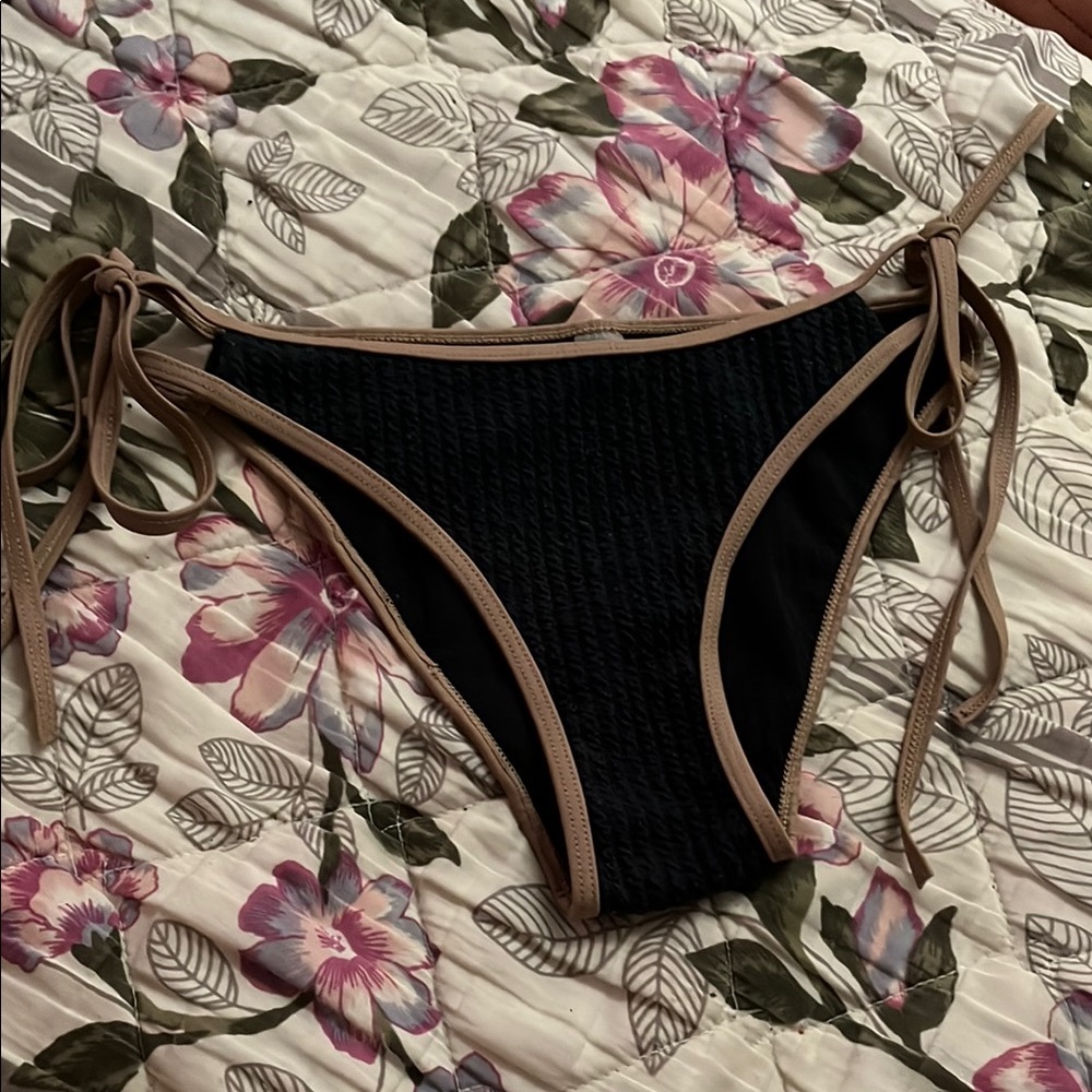 $3 if bundled 💕 Black and Tan Women's Swim Bottom